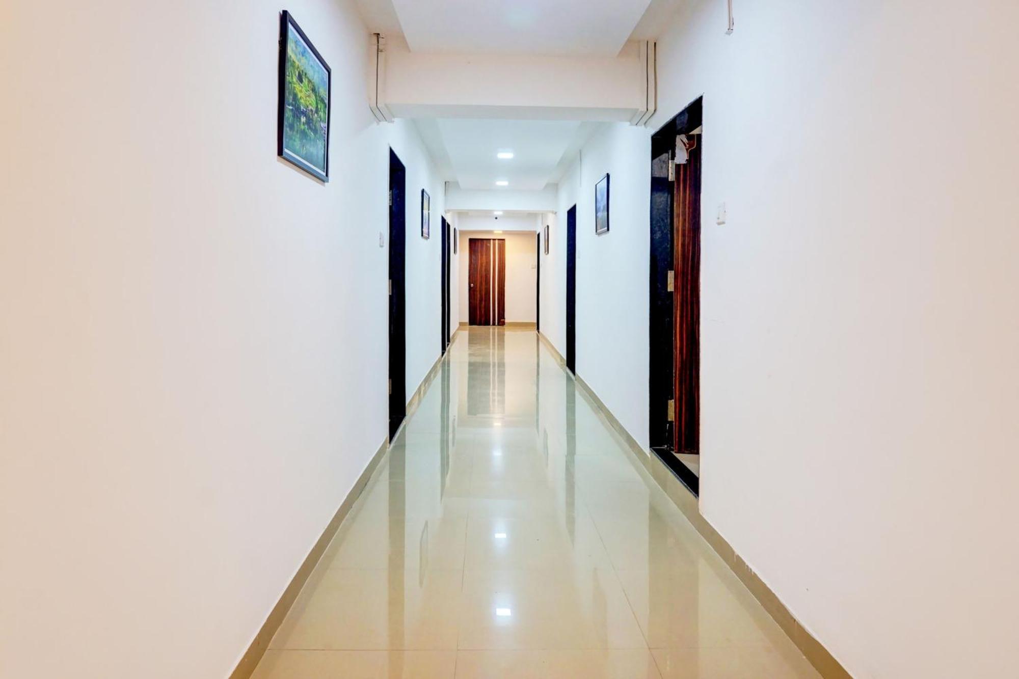 Yerandwane Super Collection O Vardhan Plaza מראה חיצוני תמונה